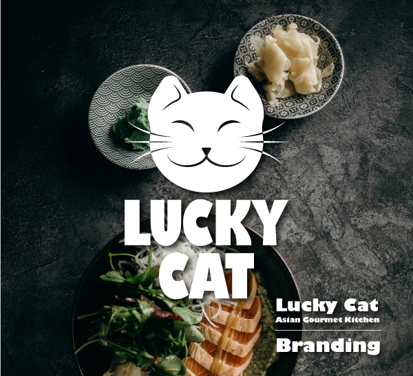 Logo mit Katzenkopf auf Hintergrund mit asiatischen Gerichten auf schiefer-Tischplatte